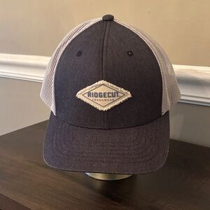 Ridgecut Men's Black and Gray Trucker Hat